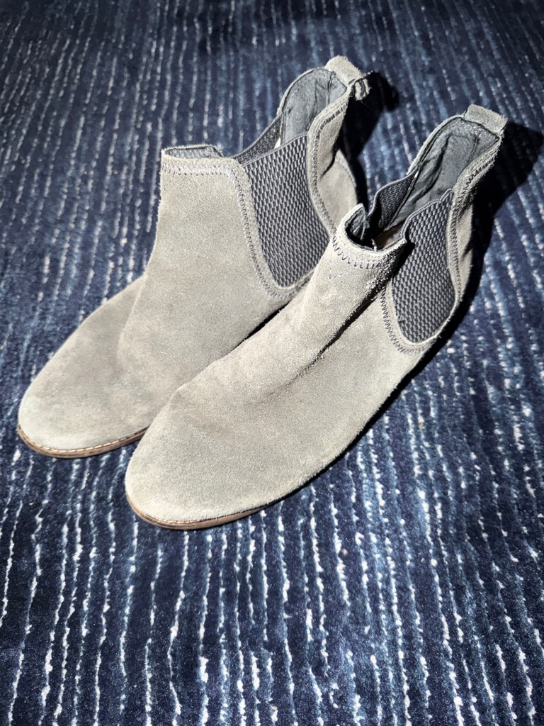 Toms Women's Suede Chelsea Ankle Boots In Gray